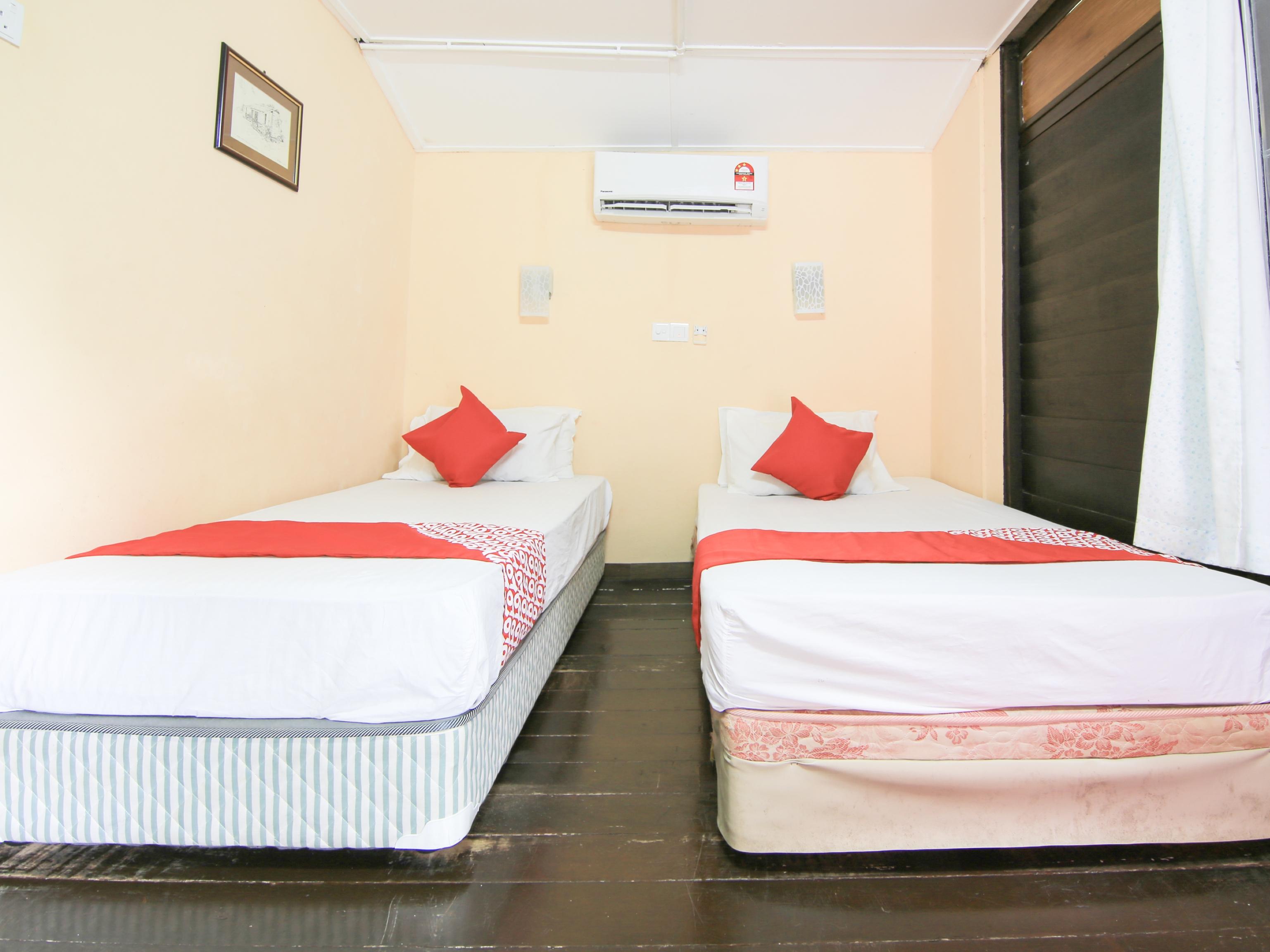 OYO 44084 Ombak Inn Chalet Kampung Teluk Nipah Eksteriør bilde