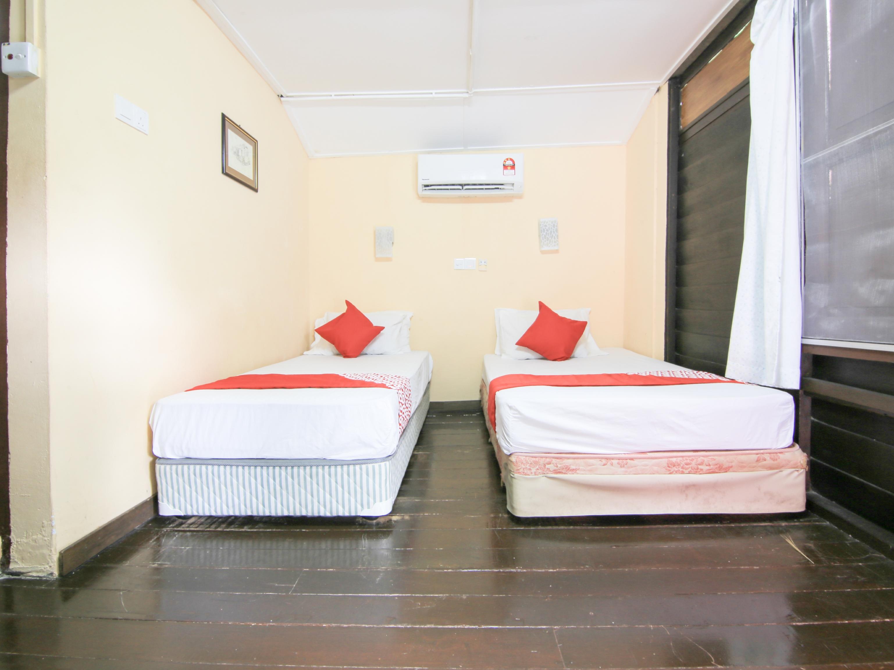 OYO 44084 Ombak Inn Chalet Kampung Teluk Nipah Eksteriør bilde