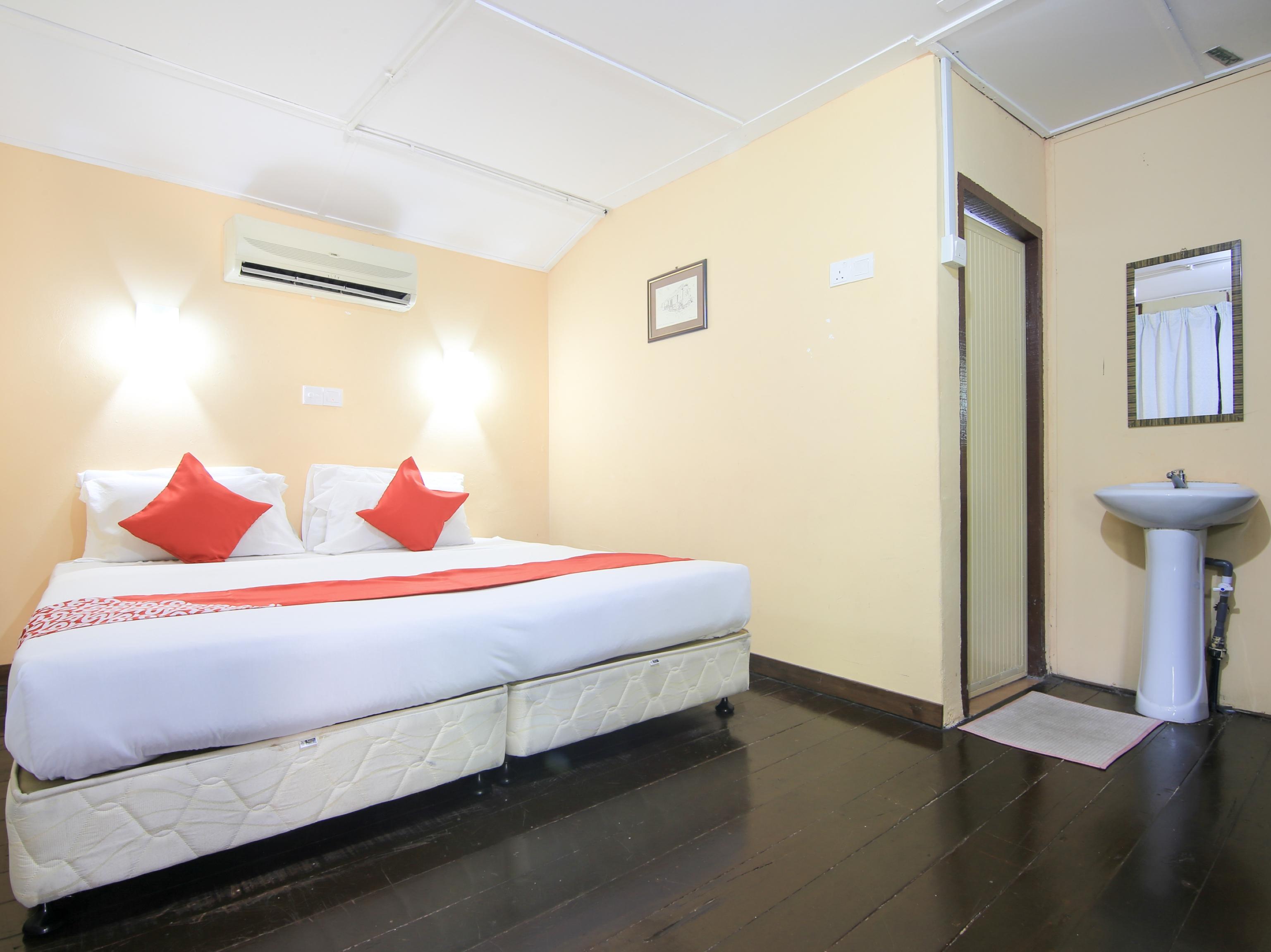 OYO 44084 Ombak Inn Chalet Kampung Teluk Nipah Eksteriør bilde