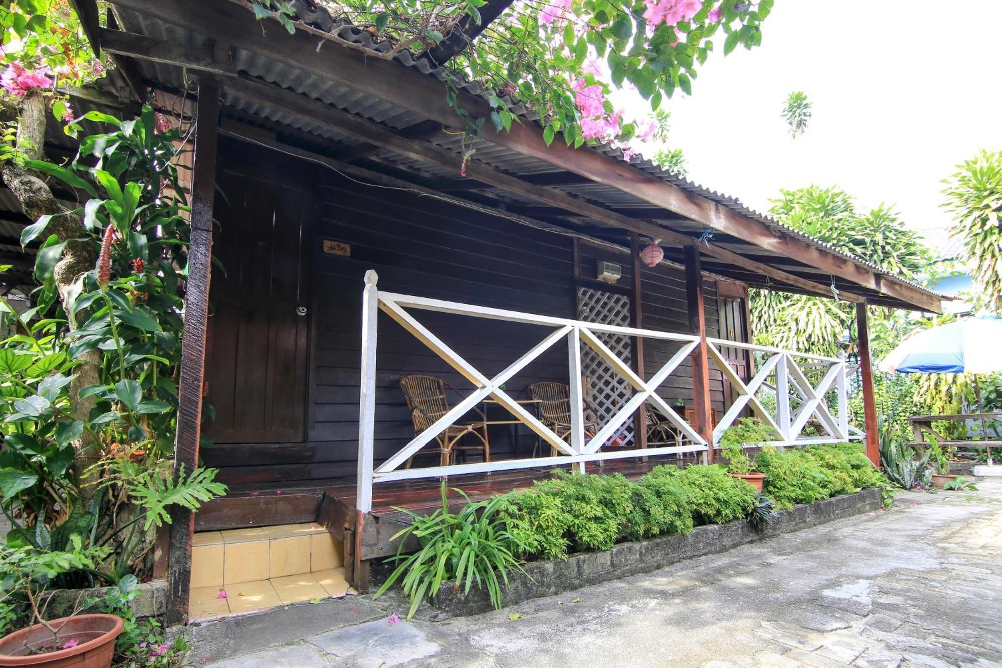 OYO 44084 Ombak Inn Chalet Kampung Teluk Nipah Eksteriør bilde