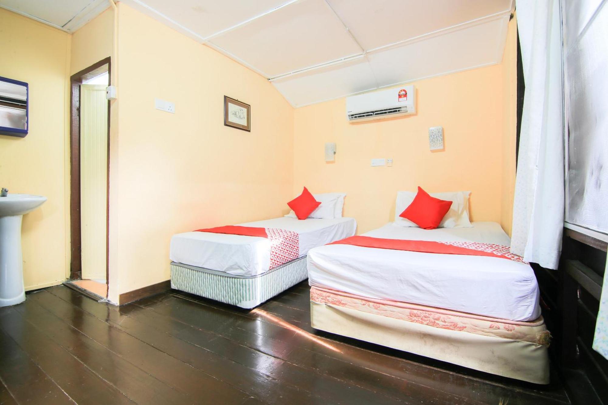 OYO 44084 Ombak Inn Chalet Kampung Teluk Nipah Eksteriør bilde
