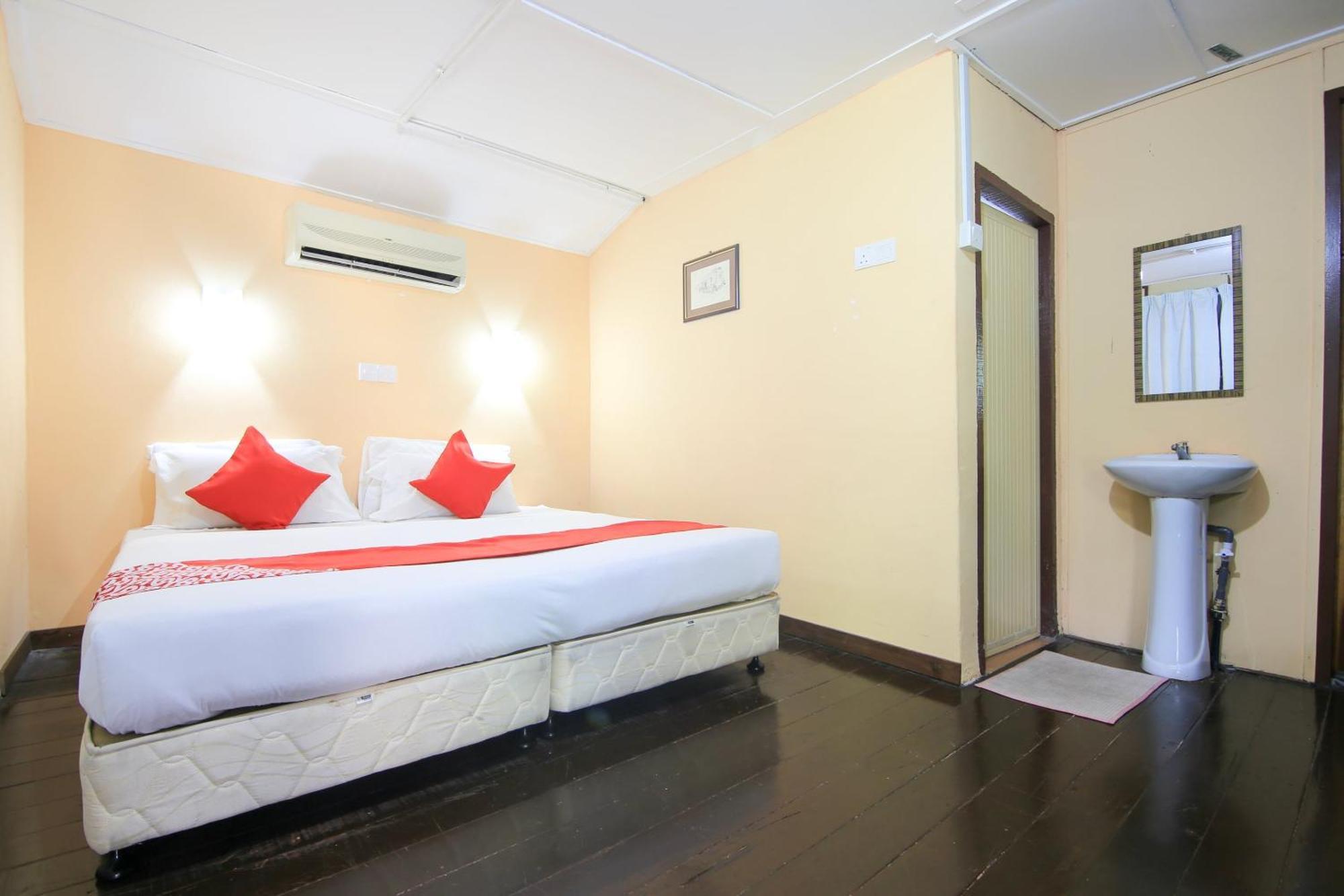 OYO 44084 Ombak Inn Chalet Kampung Teluk Nipah Eksteriør bilde