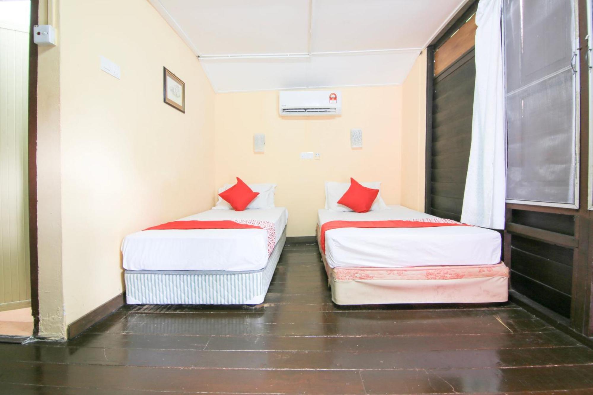 OYO 44084 Ombak Inn Chalet Kampung Teluk Nipah Eksteriør bilde