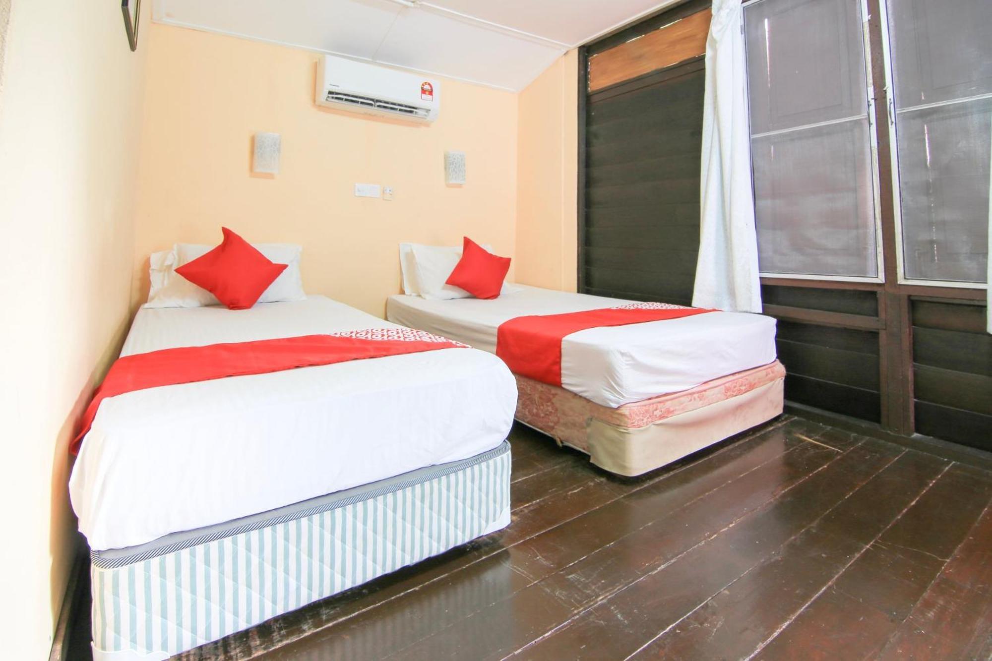 OYO 44084 Ombak Inn Chalet Kampung Teluk Nipah Eksteriør bilde