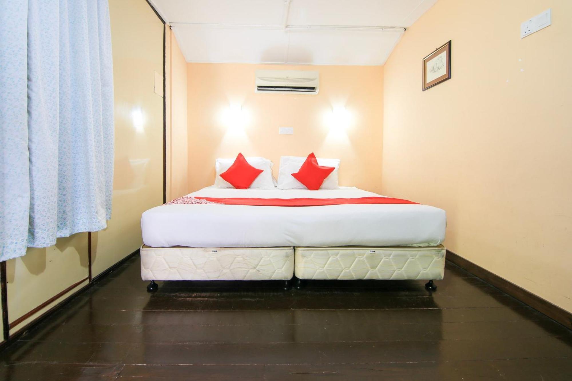OYO 44084 Ombak Inn Chalet Kampung Teluk Nipah Eksteriør bilde