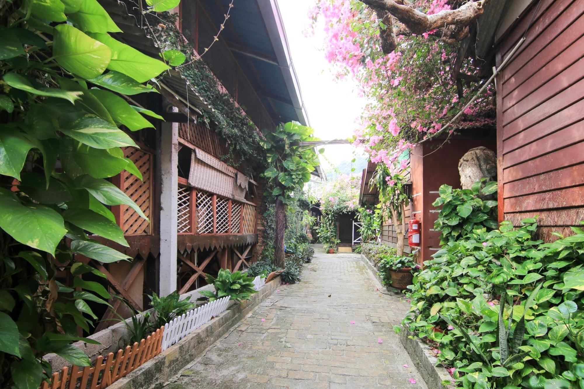 OYO 44084 Ombak Inn Chalet Kampung Teluk Nipah Eksteriør bilde