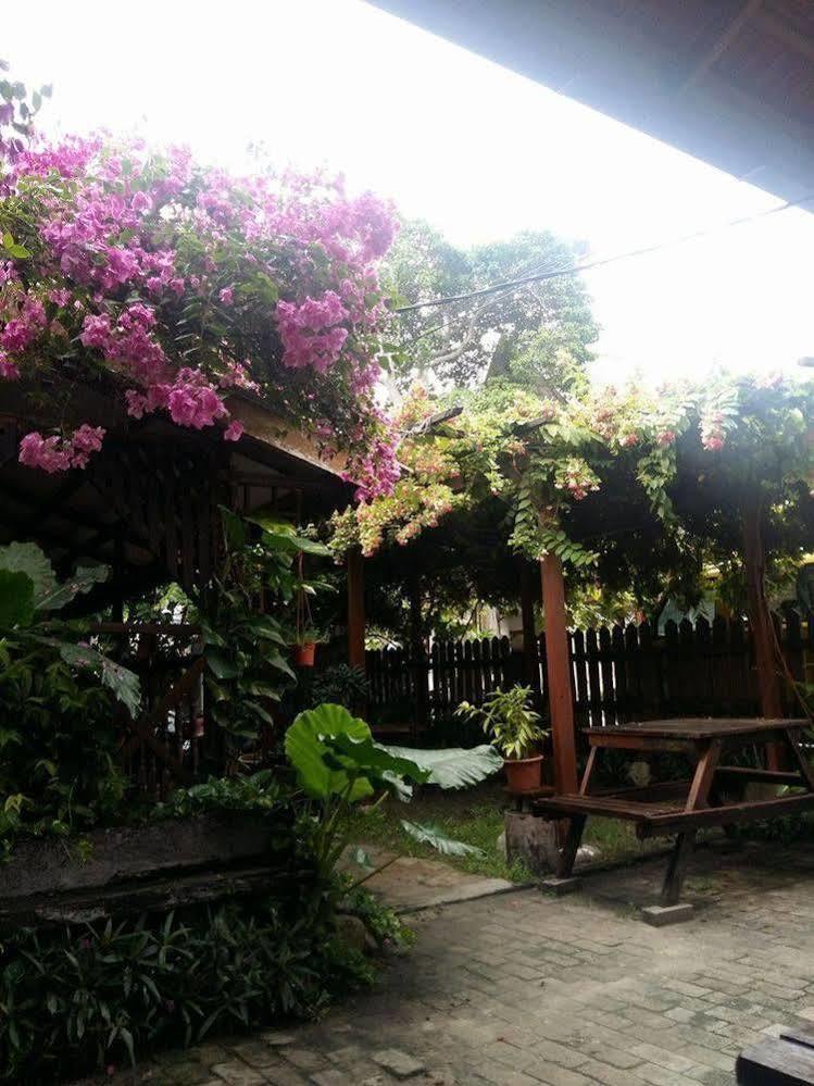 OYO 44084 Ombak Inn Chalet Kampung Teluk Nipah Eksteriør bilde